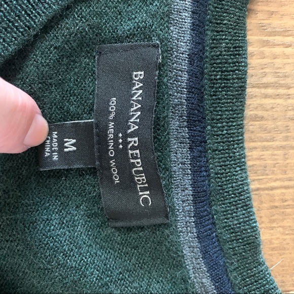 Banana Republic 100% Merino Wool V Neck Sweater - Picture 3 of 6